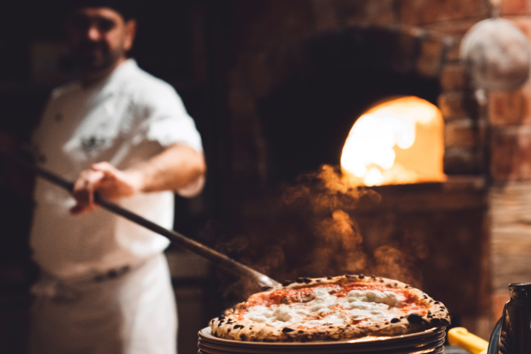 Pizza no forno a lenha, curso de pizzaiolo